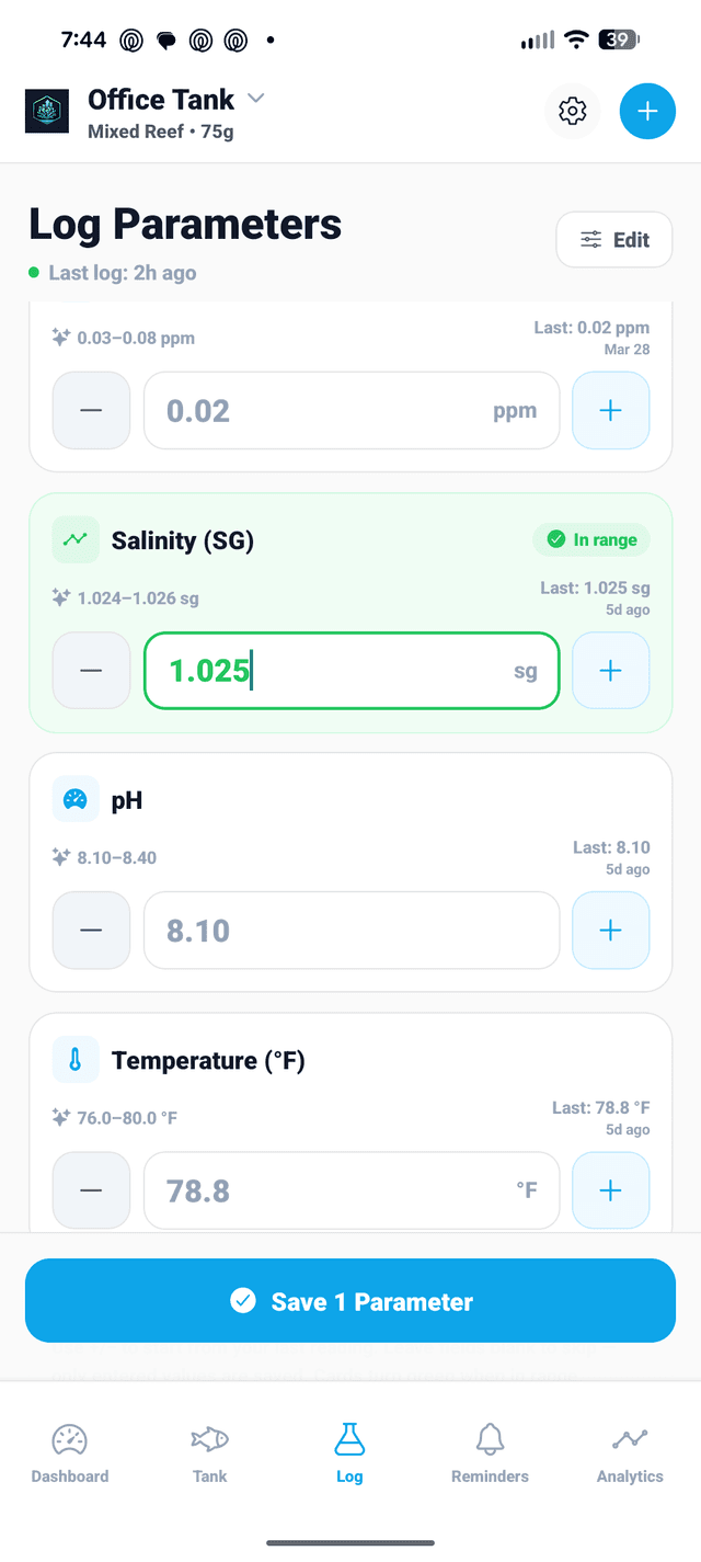NextUpReef log screen showing salinity reading of 1.025 with green in range indicator